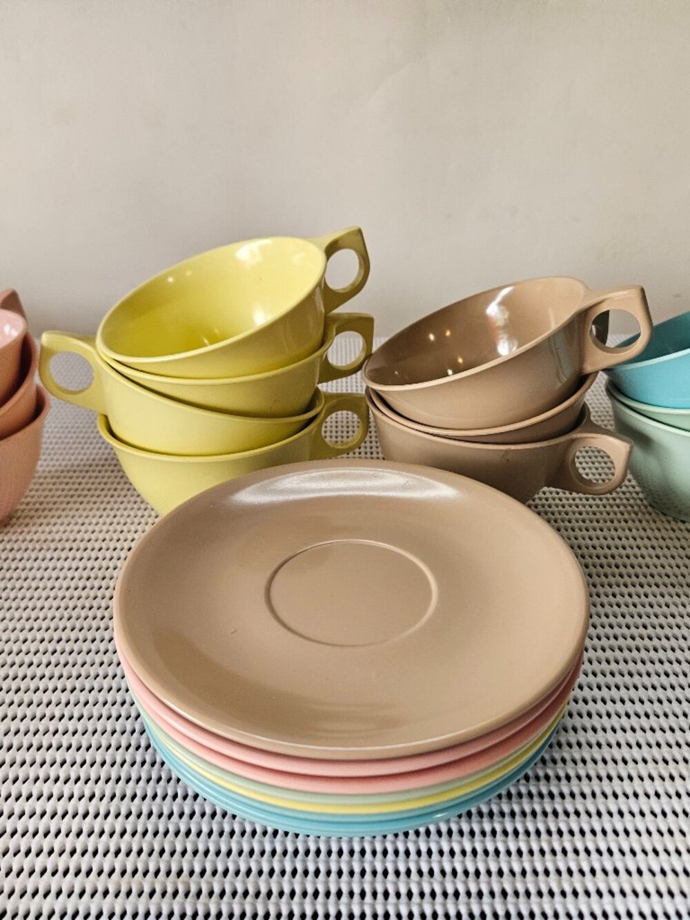 Lournay Melmac tea cups and saucers vintage G10